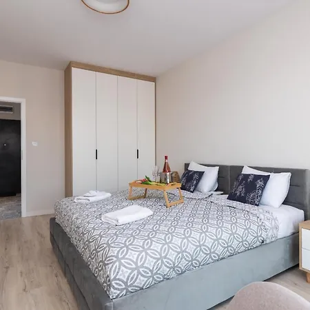 Wellness With Parking By Renters Prestige