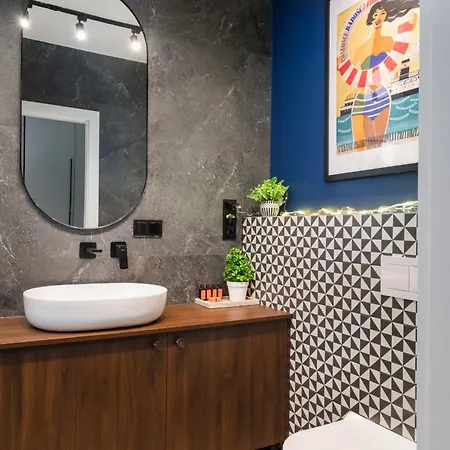 Wellness With Parking By Renters Prestige Apartman *